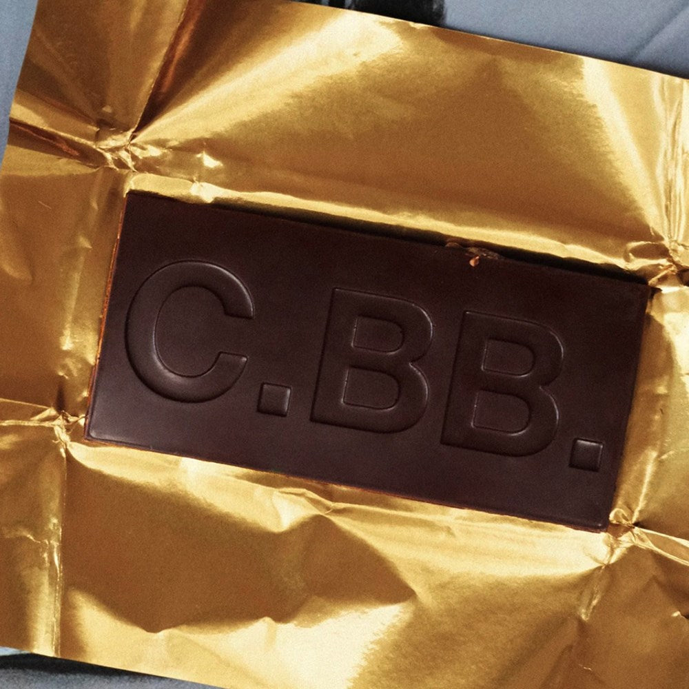 Crunchy Peanuts and Vanilla Creme Chocolate Bar
